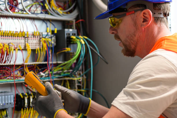 Best Affordable Emergency Electrician  in Le Claire, IA